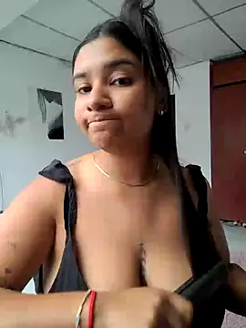 Snapshot of Sofythom1 chatting on 02.08.25 Sofythom1 online show from 02.08.25