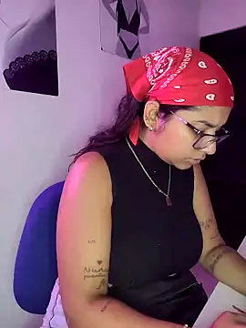 Snapshot of Sofythom1 chatting on 03.22.25 Sofythom1 online show from 03.22.25