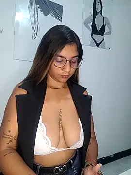 Snapshot of Sofythom1 chatting on 10.01.25 Sofythom1 online show from 10.01.25