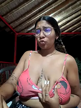 Snapshot of Sofythom1 chatting on 10.10.25 Sofythom1 online show from 10.10.25