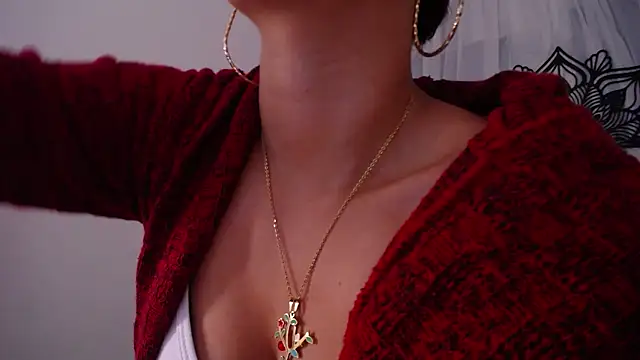 Snapshot of MarianaSanz chatting on 12.15.24 MarianaSanz online show from 12.15.24