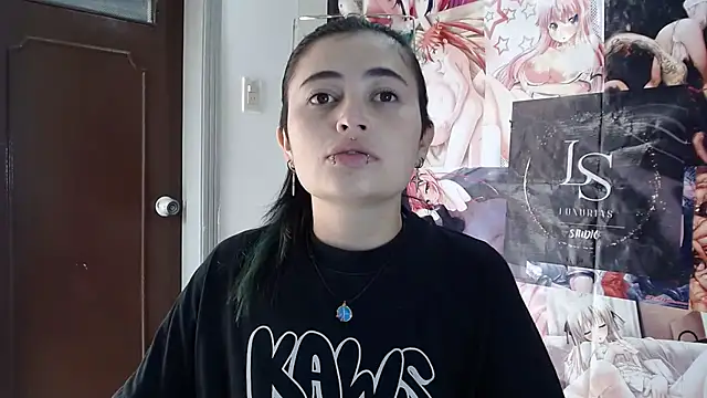 Snapshot of Nylaahh_ chatting on 10.17.25 Nylaahh  online show from 10.17.25