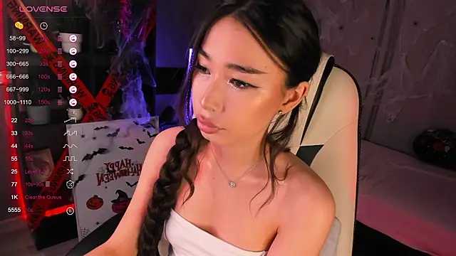 Snapshot of sensualily chatting on 10.28.25 sensualily online show from 10.28.25