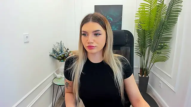 SelenaeMoore online show from 10.05.25