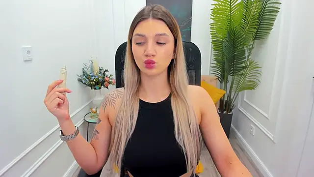 SelenaeMoore online show from 11.14.25