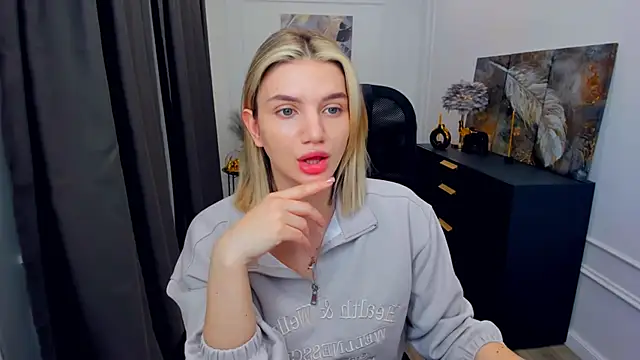 SelenaeMoore online show from 04.21.26