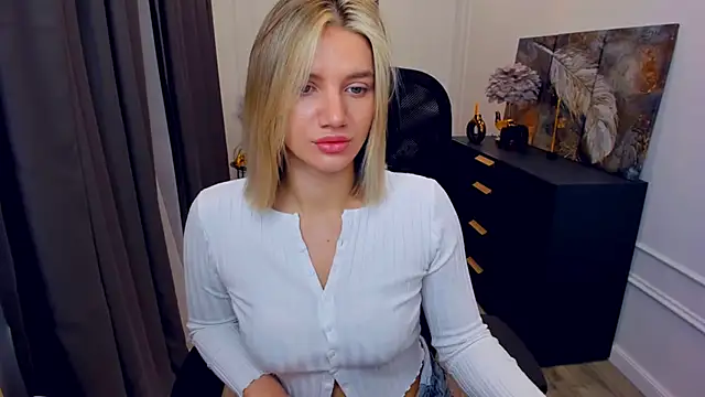 SelenaeMoore online show from 04.22.26