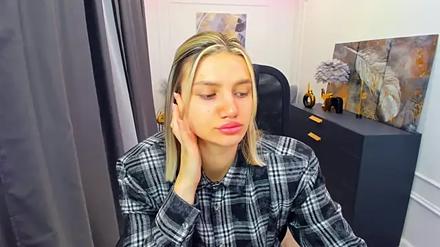 SelenaeMoore online show from 04.25.26