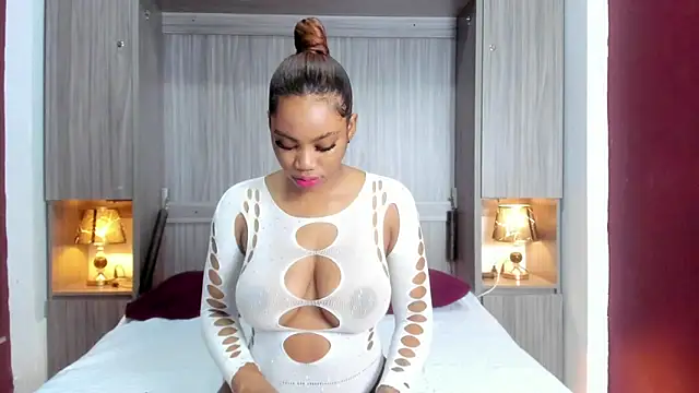 Snapshot of KendallRosse1 chatting on 03.18.25 KendallRosse1 online show from 03.18.25