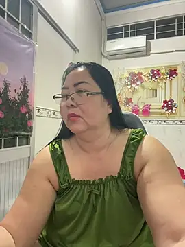 Snapshot of NDith chatting on 06.18.26 NDith online show from 06.18.26