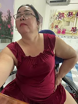 Snapshot of NDith chatting on 06.19.26 NDith online show from 06.19.26