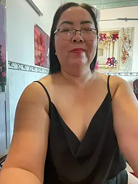 Snapshot of NDith chatting on 06.27.26 NDith online show from 06.27.26