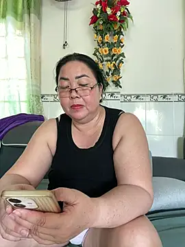 Snapshot of NDith chatting on 06.29.26 NDith online show from 06.29.26