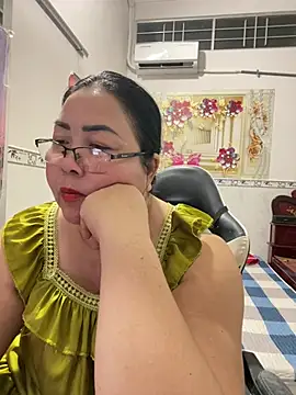 Snapshot of NDith chatting on 06.30.26 NDith online show from 06.30.26