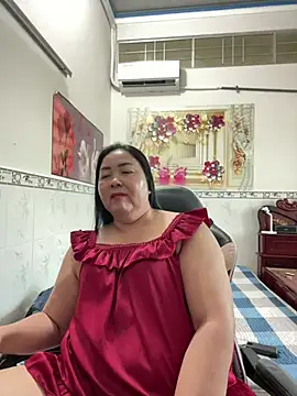 Snapshot of NDith chatting on 07.17.26 NDith online show from 07.17.26