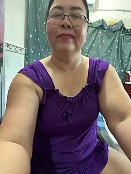 Snapshot of NDith chatting on 07.20.26 NDith online show from 07.20.26