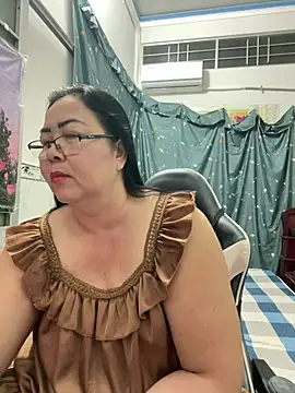 Snapshot of NDith chatting on 07.24.26 NDith online show from 07.24.26