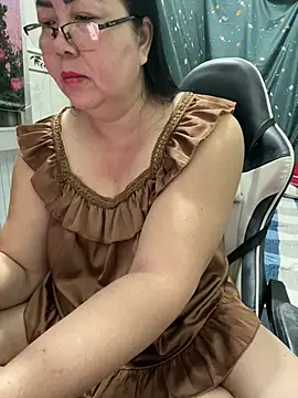 Snapshot of NDith chatting on 07.28.26 NDith online show from 07.28.26