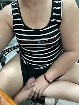 Snapshot of NDith chatting on 07.30.26 NDith online show from 07.30.26