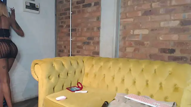 Kylie Hairy Bbc online show from 09.18.25