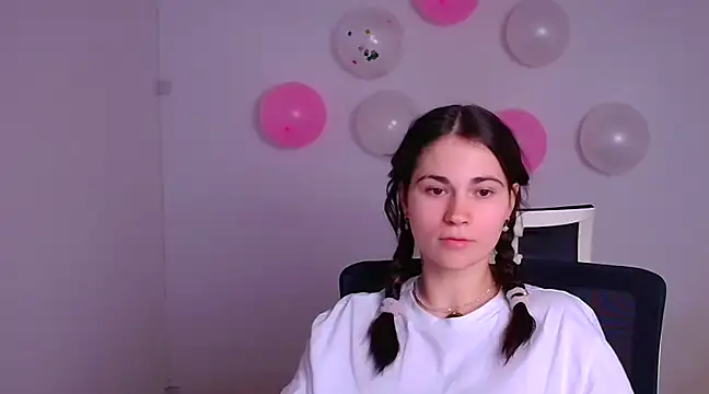 Snapshot of Loon_Amore chatting on 02.16.25 Loon Amore online show from 02.16.25