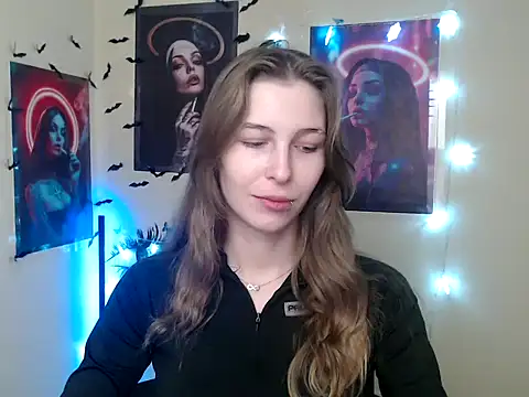 Snapshot of StrangerGi chatting on 12.17.25 StrangerGi online show from 12.17.25