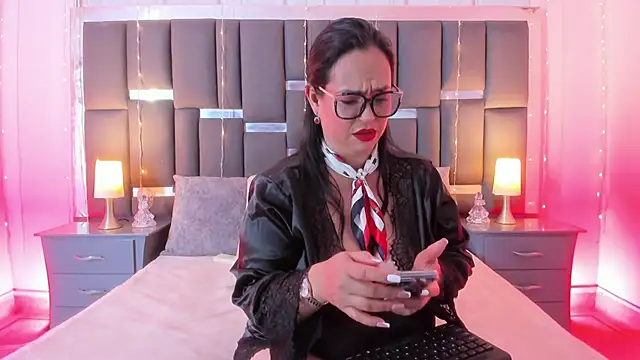 Snapshot of talivega chatting on 12.19.25 talivega online show from 12.19.25