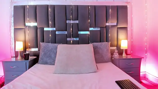 Snapshot of talivega chatting on 12.22.25 talivega online show from 12.22.25