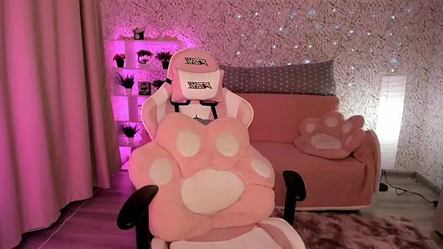 Snapshot of luna_cross chatting on 02.12.25 luna cross online show from 02.12.25