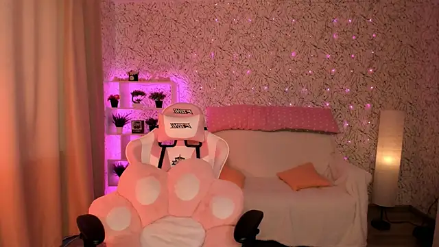 Snapshot of luna_cross chatting on 03.23.25 luna cross online show from 03.23.25