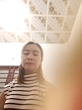 Sexy-ladyboobs20 online show from 10.04.25