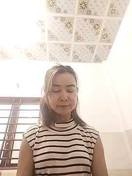 Sexy-ladyboobs20 online show from 10.05.25