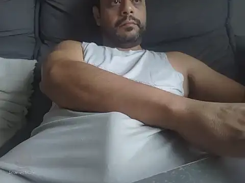 Snapshot of HornyBeachBoyBR chatting on 09.22.25 HornyBeachBoyBR online show from 09.22.25