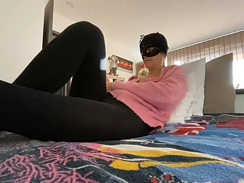 Marilou1983 online show from 12.13.24