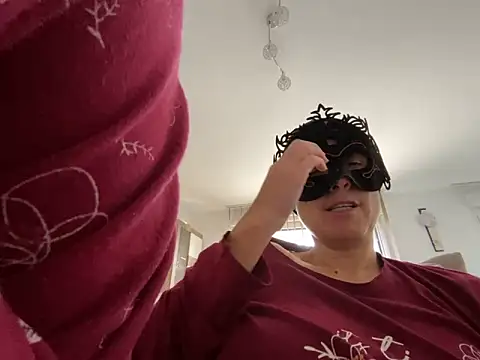 Marilou1983 online show from 11.19.25