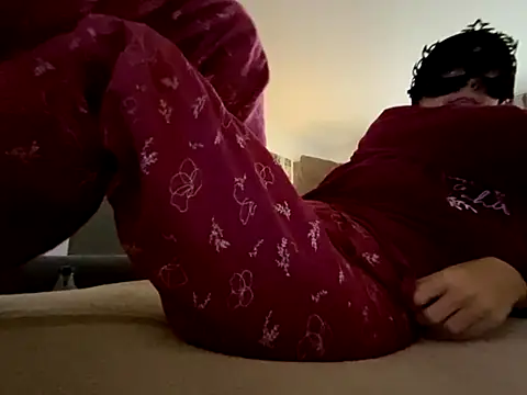 Marilou1983 online show from 11.30.25