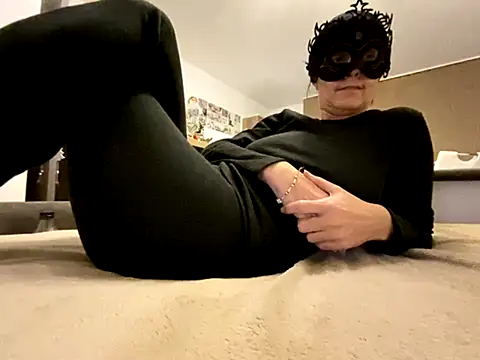 Snapshot of Marilou1983 chatting on 01.05.26 Marilou1983 online show from 01.05.26