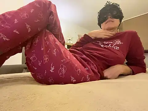 Snapshot of Marilou1983 chatting on 02.15.26 Marilou1983 online show from 02.15.26