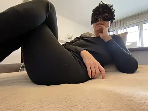 Snapshot of Marilou1983 chatting on 02.17.26 Marilou1983 online show from 02.17.26