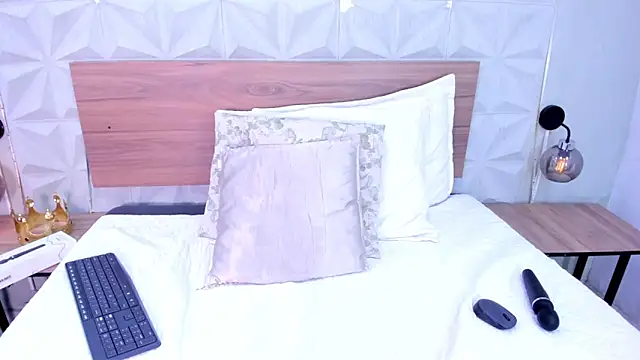 Stacey white  online show from 05.16.26