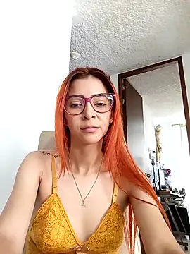Snapshot of Amaranta_e chatting on 02.18.25 Amaranta e online show from 02.18.25