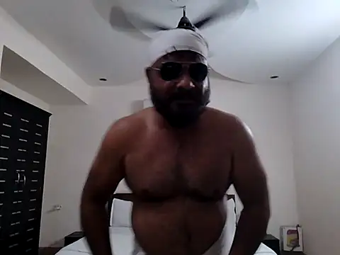 Snapshot of EthicalNight8 chatting on 12.15.25 EthicalNight8 online show from 12.15.25