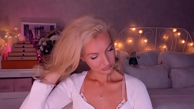 aestetick online show from 12.18.25