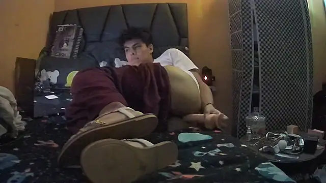 Snapshot of diegotorresd2312 chatting on 11.22.25 diegotorresd2312 online show from 11.22.25