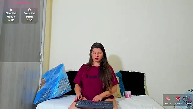 Snapshot of ValeryJohanson_ chatting on 12.19.25 ValeryJohanson online show from 12.19.25