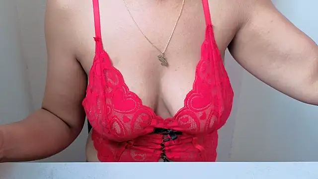 Snapshot of Lunadelisla chatting on 11.29.25 Lunadelisla online show from 11.29.25