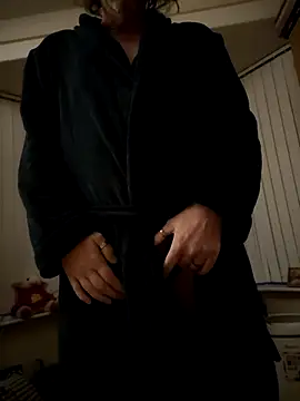 Snapshot of JulianJ50 chatting on 09.10.25 JulianJ50 online show from 09.10.25