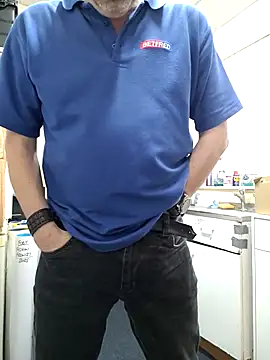 Snapshot of JulianJ50 chatting on 11.26.25 JulianJ50 online show from 11.26.25