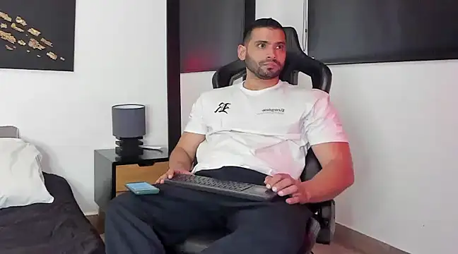 Snapshot of Dereck_vega chatting on 12.07.24 Dereck vega online show from 12.07.24