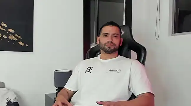 Snapshot of Dereck_vega chatting on 12.08.24 Dereck vega online show from 12.08.24